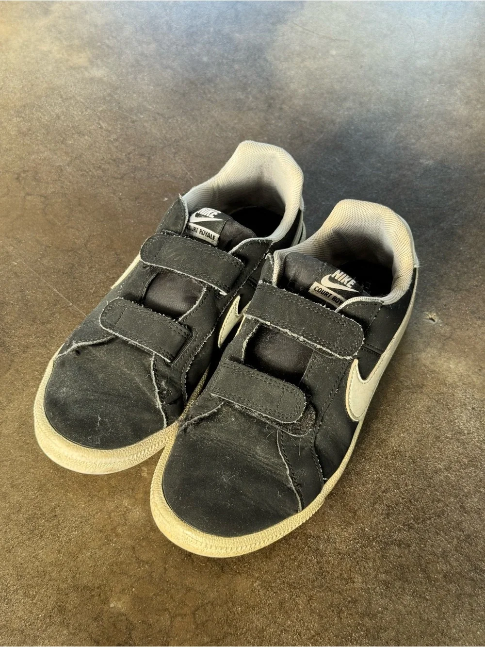 Nike Kids Velcro Sneakers - Black & White